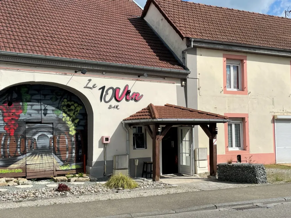 Le 10 Vin bar